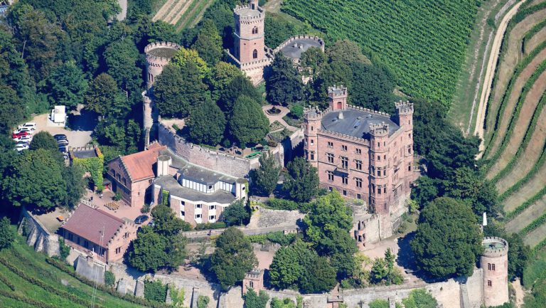 Auf Schloss Ortenberg vernetzt sich die neurechte Denkfabrik „Ave Europa“: